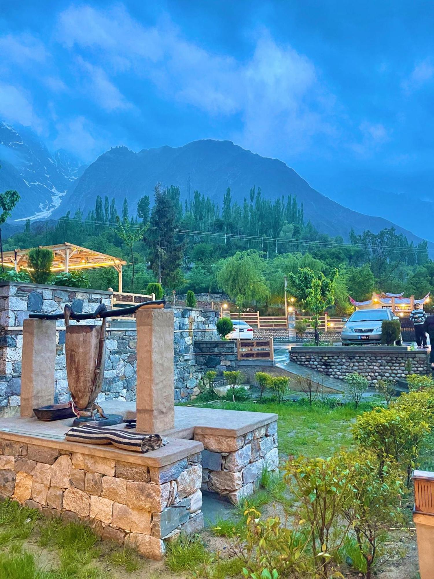 Dumani Nagar Hotel & Resort Karimabad  Exterior photo