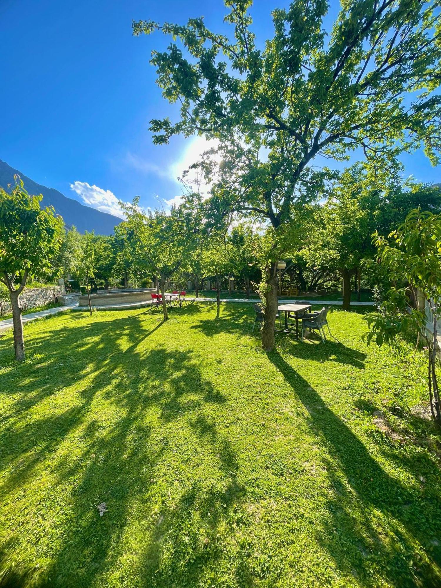 Dumani Nagar Hotel & Resort Karimabad  Exterior photo